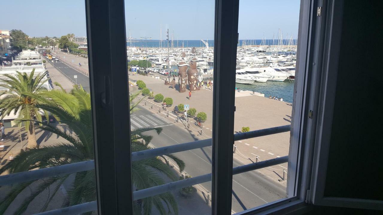 Apartament Marina Port Кембрилс Екстериор снимка